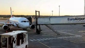 Aeroportul din Europa în care ieşi în două ţări. Le despart câţiva metri, călătorii trebuie să fie atenţi unde merg