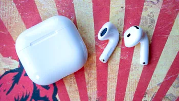 Apple pregătește o nouă funcție spectaculoasă pentru AirPods: traducere în timp real a conversațiilor live