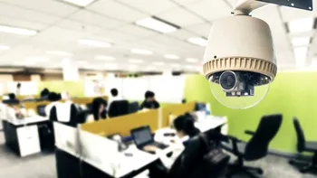Are voie patronul să te înregistreze audio sau video la muncă? Cât e de legală această practică în România