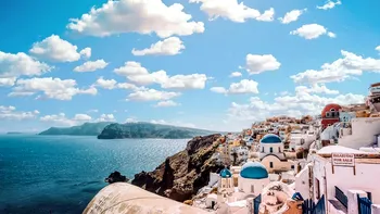 Cât costă o casă în Grecia. Românii sunt tot mai interesați să achiziționeze astfel de proprietăți, aproape de plajă