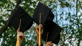 Ce înseamnă și de unde provine expresia ”Gaudeamus Igitur”. Povestea imnului studenților de pretutindeni, o adevărată lecție de viață