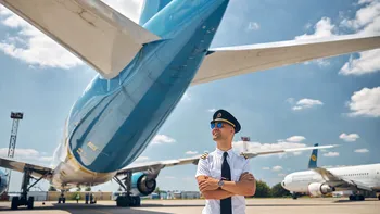 Ce salariu are un căpitan de aeronavă. Atribuţiile pe care le are comandantul justifică suma