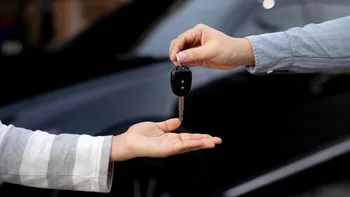 Ce trebuie să verifici la mașinile second-hand. Un detaliu simplu dezvăluie dacă autoturismul a fost implicat într-un accident major