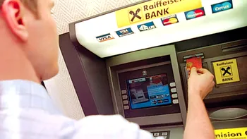 Raiffeisen Bank vine cu clarificări privind comisioanele aplicate la retragerile de numerar de la bancomate, începând cu 8 aprilie 2025