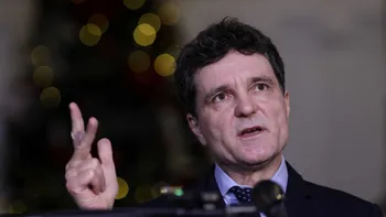 Cum arăta Nicușor Dan pe vremea când era student la Paris. Nu l-ai fi recunoscut. Imagine de colecție