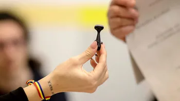 Cum se strâng semnăturile pentru candidatură la alegerile prezidențiale. Ce nu au voie să facă susținătorii candidaților