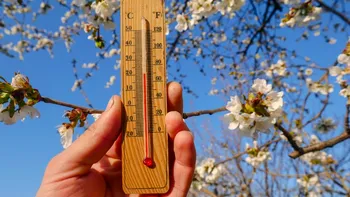 Cum va fi vremea în aprilie 2025. Specialiștii Accuweather au publicat prognoza meteo pentru luna următoare