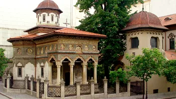 ”Gingașa ctitorie” ridicată de un călugăr grec acum 300 de ani, distrusă de cutremurul din 1802 și readusă la viață de arhitectul Ion Mincu. Povestea Bisericii Stavropoleos din București