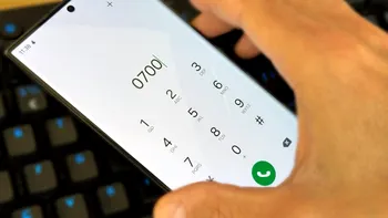 Apelul de telefon la care nu ar trebui să răspundă nimeni. Patru cifre banale, conturi bancare goale, o înșelătorie care lovește acum și România