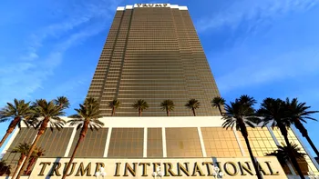 O femeie a murit după ce a fost aruncată violent dintr-o ușă rotativă la Trump Hotel din Las Vegas