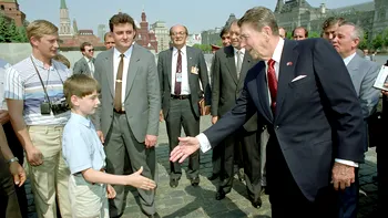 Misterul din Piața Roșie: turistul Vladimir Putin și vizitatorul Ronald Reagan