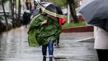 Vântul a bătut cu puterea unui uragan. Județul în care meteorologii au emis cod roșu. Cum va fi vremea zilele următoare