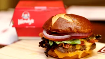 Wendy's ajunge în România şi angajează peste 1.500 de români. Ce conţine special meniul lanţului de fast-food