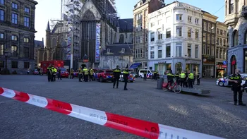 Atac într-o zonă turistică din Amsterdam. Cinci persoane au fost înjunghiate pe stradă. Atacatorul a fost reţinut