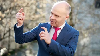 „Argintul, sulful și heliul politicii românești”: Cum i-a descris Daniel Funeriu pe Lasconi, Ponta și Crin Antonescu prin...elemente chimice