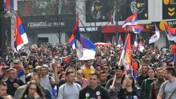 Uriaş miting antiguvernamental la Belgrad. Au loc violenţe deja între protestatarii anticorupţie din Serbia  forţele de ordine şi susţinătorii preşedintelui