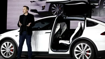 Mașinile lui Elon Musk, ținta vandalilor: Ce a pățit un proprietar de Tesla