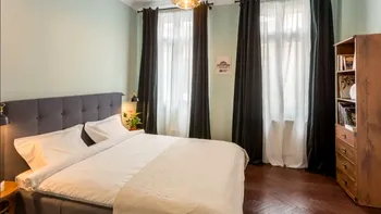 Casă în București cât un hotel boutique. Ai 3 apartamente și 3 camere duble incluse în preț, numai bune de o afacere