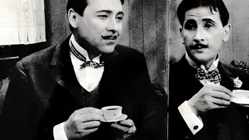 A debutat ”în flăcări”, când scena teatrului a luat foc în timpul primei sale reprezentanții la ”Tănase”. Actorul Radu Zaharescu și crearea primului trio muzical în revista românească