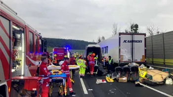 Accident grav pe o autostradă în Austria. Pompierii au cerut ajutor psihologic după intervenția printre victime