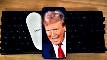 Donald Trump pune presiune pe Apple, amenințând cu taxe masive pentru produsele fabricate în afara SUA