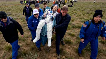 Cel mai în vârstă astronaut NASA s-a întors pe Pământ după 220 de zile în spațiu, chiar de ziua lui. La 70 de ani, Don Pettit forțează limitele supraviețuirii umane