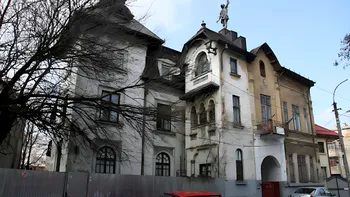Casa cu cavaler din București, unică în țară. Bijuteria secretă a Capitalei are o poveste fascinantă, a aparținut unui meșter renumit