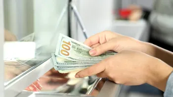 Câţi bani poţi primi din străinătate fără să plăteşti impozit la ANAF? Scrie clar în lege