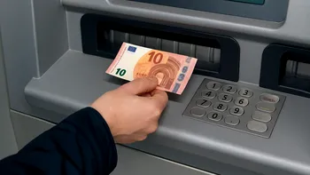 Cele trei bănci de unde se vor mai putea retrage anumite bancnote. Se reduce semnificativ numărul bancomatelor, în Europa