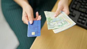 Nu se mai dau credite doar cu buletinul, dar ai noștri au găsit altă metodă. 