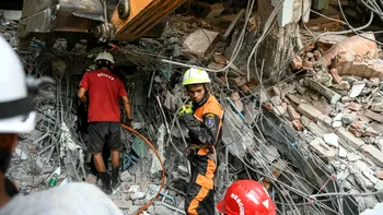 Doi bărbați salvați după 5 zile sub dărâmături în urma cutremurului devastator din Myanmar