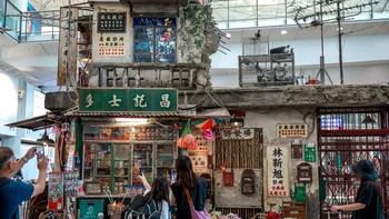 Locuințele construite într-un aeroport care ascund o poveste fascinantă: Uite așa stimulează chinezii turismul prin cinematografie
