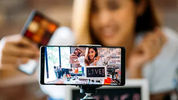 Ce este live shopping și de ce ar putea deveni noua nebunie a cumpărăturilor online