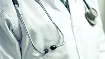 Medicii români pleacă pe bandă rulantă. De ce aleg străinătatea doctorii din România