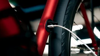 A apărut prima bicicletă electrică care se încarcă la USB-C