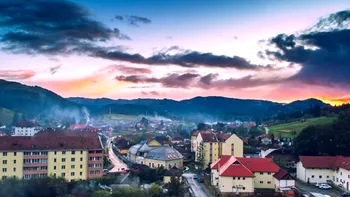 Localitatea seculară din România, unică în regiune. Aici izvorăște cea mai bună apă din lume. Stațiunea veche de 300 de ani atrage anual vizitatori de dincolo de graniță