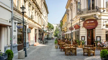 Covaci, strada din București cu parfum de epocă: locul unde chefuiau Craii de Curte Veche ai lui Caragiale, se afla redacția ziarului România Liberă și unde s-au inventat mititeii românești