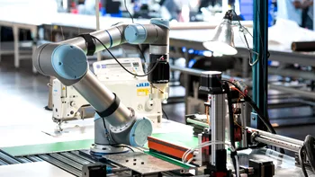 Roboții dintr-o fabrică românească, dați ca exemplu în Ungaria. Peste 300 de locuri de muncă, automatizate
