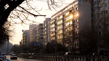 Ce nu ai voie să montezi pe balcon sau fațadă. Schimbările ilegale care îți pot aduce amendă
