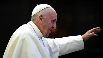 Cine oficiază slujba de înmormântare a Papei Francisc. Ce se întâmplă cu sicriul imediat după încheierea rugăciunilor