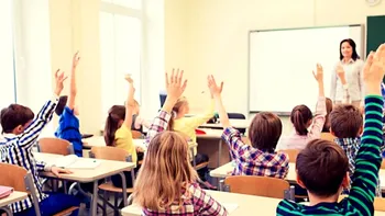 Cursurile şcolare în trei schimburi, interzise în şcoli. Motivaţia ministrului Educaţiei