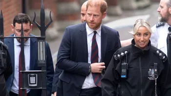 Prințul Harry, escortat de urgență din sala de judecată. Ducele de Sussex a fost scos din clădire înconjurat de bodyguarzi. Ce a alertat echipa de securitate