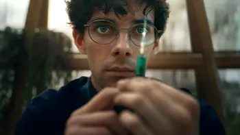 Serialul de pe Netflix care pare un fel de Dexter „luat de pe Temu”: De ce te-ai uita, totuși, la The Gardener