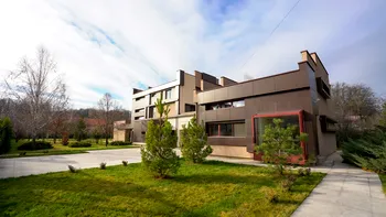 Refugiul de lux din Corbeanca: Vila de 1,8 milioane de euro care îmbină rafinamentul urban cu liniștea naturii