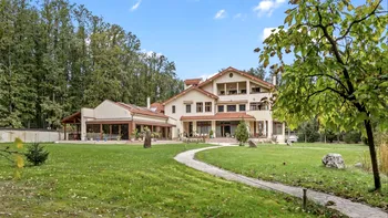 O casă cât un vis, în inima Codrilor Vlăsiei: lux, intimitate și natură pe 1,4 hectare. Câte milioane de euro costă