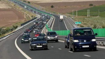 Carambol cu șase mașini pe Autostrada Soarelui. Traficul blocat, mai multe persoane rănite