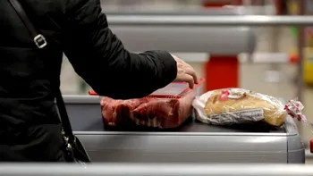 Prețuri în creștere, rate mai scumpe, salarii blocate - ce este recesiunea și cum afectează milioane de angajați din toată țara