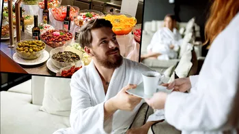 Ce înseamnă all inclusive pe litoralul românesc, de fapt? Doi români au petrecut câteva zile la Olimp: ”Am stat mult la coadă”