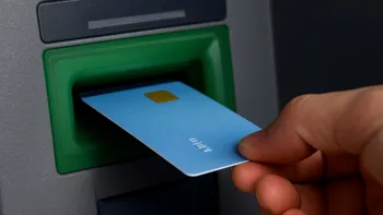 Ce trebuie să verifici de fiecare dată înainte să bagi cardul în bancomat. Semne la care trebuie să fii atent ca să nu rămâi fără bani