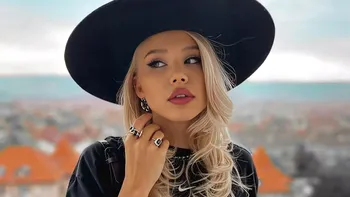 Cu cât se vinde apartamentul în care Carmen Grebenișan a locuit în timpul căsniciei cu Alex Militaru. Penthouse-ul arată exact cum îl amenajase influencera FOTO
